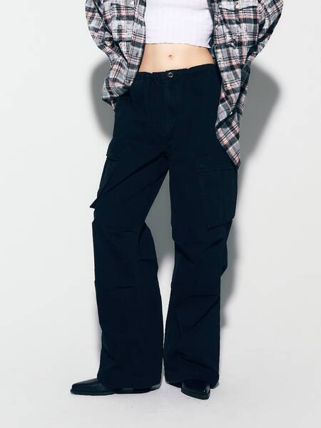 WASH PARACHUTE CARGO PANTS BLACK / as if calie