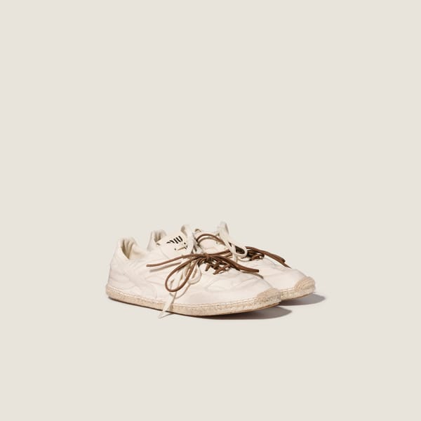 Gymnasium canvas sneakers
